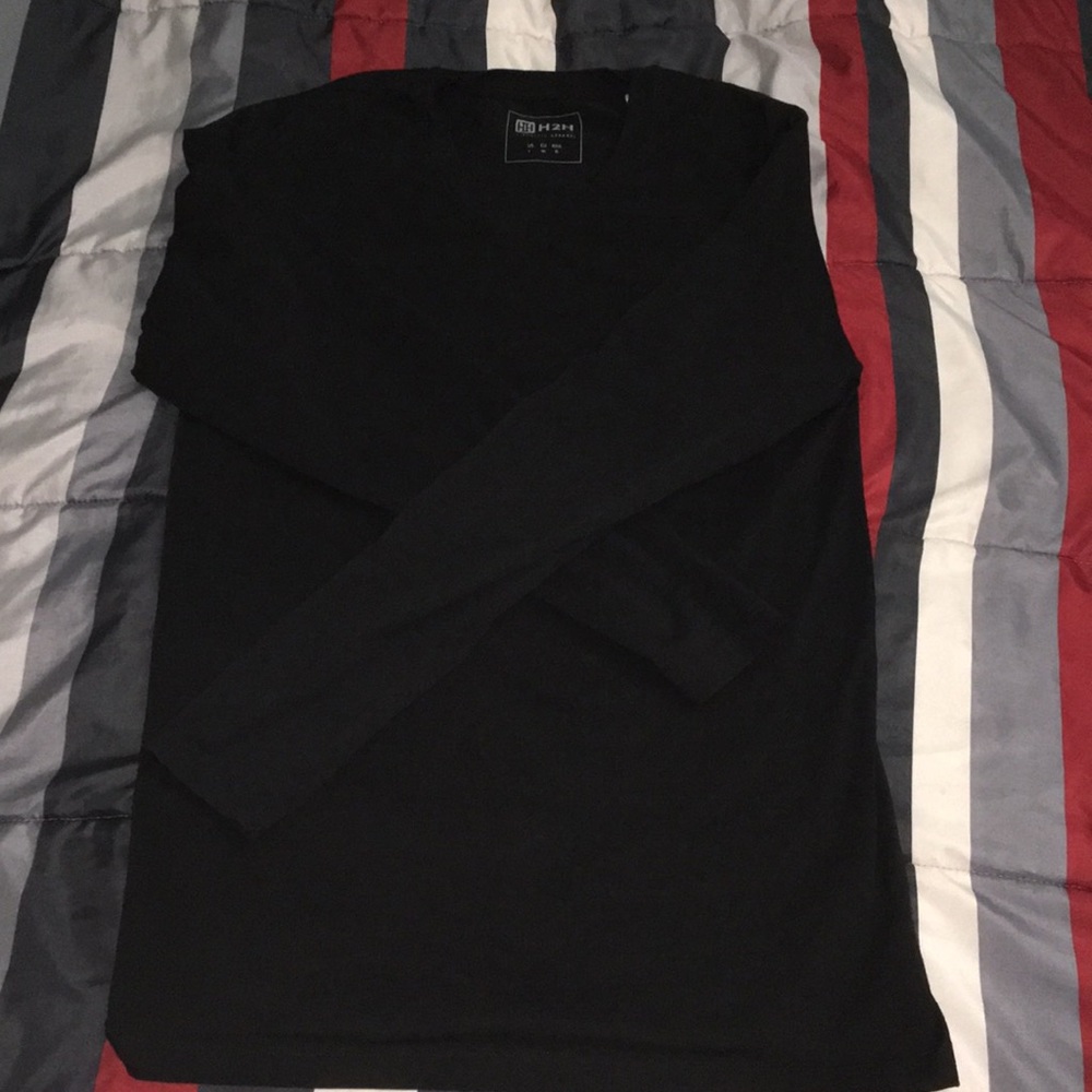 Plain black V-neck long sleeve